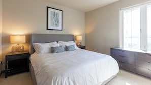 1 bedroom, desk, iron/ironing board, WiFi - Landing | Stunning 1BD, Gym, Rooftop Lounge (Portland)