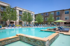 Pool - Landing | Beautiful 1BD, Pool, Courtyard (Dallas)