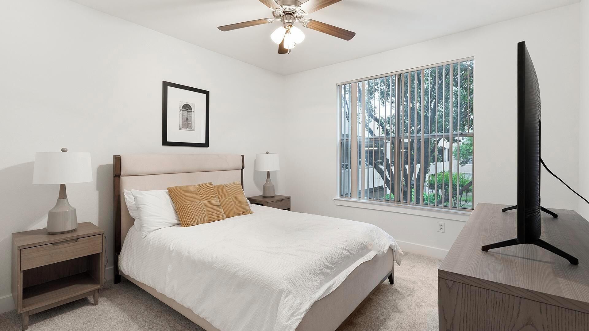 1 habitación, escritorio, tabla de planchar con plancha y wifi 