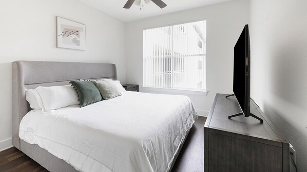2 bedrooms, desk, iron/ironing board, WiFi