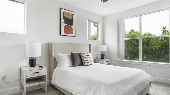 2 bedrooms, desk, iron/ironing board, WiFi