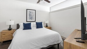 1 dormitorio, escritorio, tabla de planchar con plancha y wifi