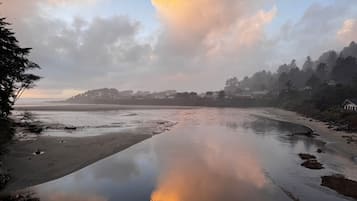 Una spiaggia nelle vicinanze