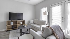 Smart TV - Landing | Spectacular 1BD, Gym, Courtyard (Fort Worth)
