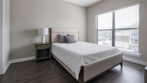 1 bedroom, desk, iron/ironing board, WiFi - Landing at Falcon at Grand Harbor - 1 Bedroom i... (Katy)