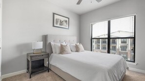 2 bedrooms, desk, iron/ironing board, WiFi