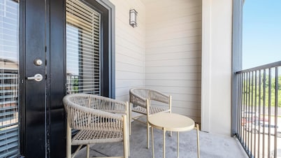 Landing | Amazing 2BD, Courtyard, Clubhouse