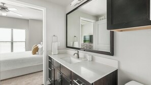 1 bedroom, desk, iron/ironing board, WiFi