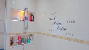 淋浴設備、風筒、提供毛巾、番梘