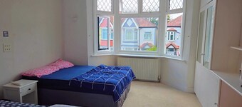 Footsteps away from wembley stadium. Best prime Location in wembley!
Family Room