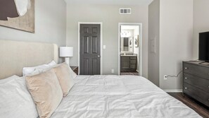 1 bedroom, desk, iron/ironing board, WiFi - Landing | Chic 1BD, Clubhouse, Pool (Haltom City)