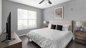 1 makuuhuone, työpöytä, silitysrauta/-lauta, Wi-Fi