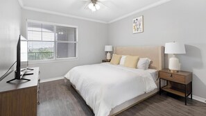 1 habitación, escritorio, tabla de planchar con plancha y wifi 