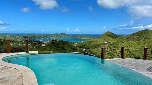 Stunning 3+ BDRM Villa with Infinity Pool & Breathtaking Views