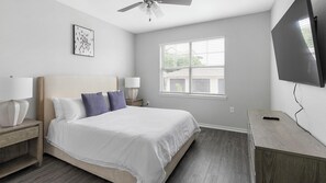 2 Schlafzimmer, Schreibtisch, Bügeleisen/Bügelbrett, WLAN