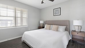 2 slaapkamers, een bureau, een strijkplank/strijkijzer, wifi