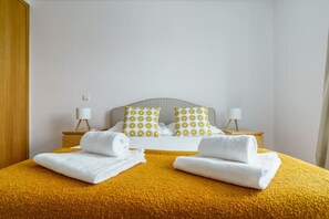 3 bedrooms, desk, iron/ironing board, free WiFi