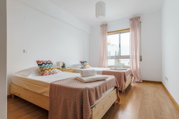 3 chambres, bureau, fer et planche à repasser, Wi-Fi gratuit