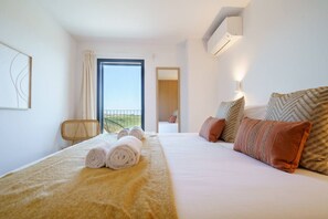 2 chambres, bureau, Wi-Fi gratuit, draps fournis