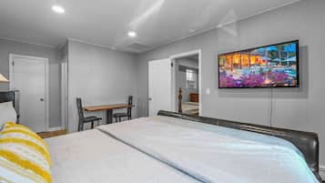 3 bedrooms, iron/ironing board, WiFi, bed sheets