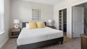 2 bedrooms, desk, iron/ironing board, WiFi