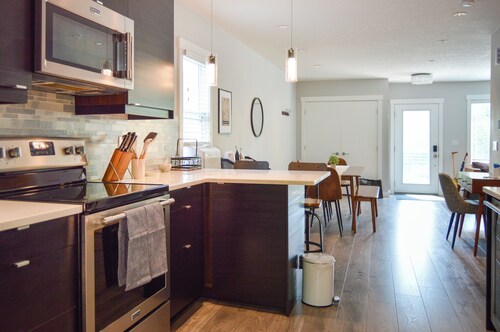 Charming Marda Loop Flathouse in Calgary - Pets welcome!