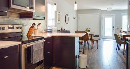 Charming Marda Loop Flathouse in Calgary - Pets welcome!
