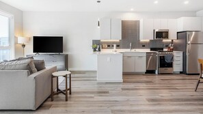 Kühlschrank, Esstisch