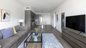 Smart TV - Landing | Amazing 1BD, Gym, Pool (Spring Valley)