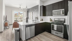 Refrigerador y comedor 