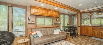 Charming rental in Rocky Top, TN-walking distance to Norris lake and marina!