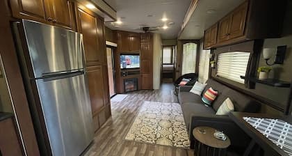 Charming rental in Rocky Top, TN-walking distance to Norris lake and marina!