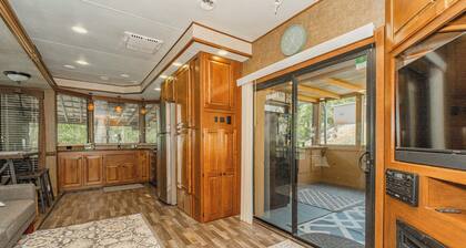 Charming rental in Rocky Top, TN-walking distance to Norris lake and marina!