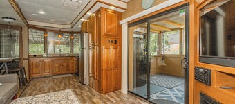 Charming rental in Rocky Top, TN-walking distance to Norris lake and marina!