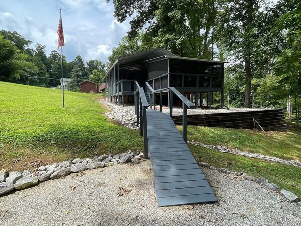 Exterior - Charming rental in Rocky Top, TN-walking distance to Norris lake and marina! (Rocky Top)