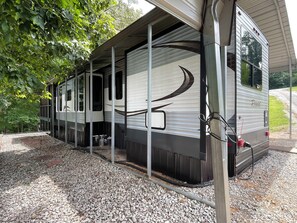 Exterior - Charming rental in Rocky Top, TN-walking distance to Norris lake and marina! (Rocky Top)