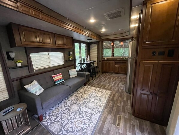 Smart TV, fireplace, stereo