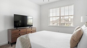 1 makuuhuone, työpöytä, silitysrauta/-lauta, Wi-Fi