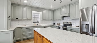 Fox Haven Retreat-modern Cabin-acres of Priv Land