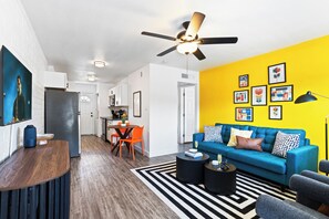 Interior - Citrus - Walk to Old Town & Entertainment District (Scottsdale)