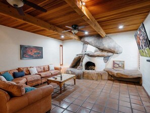 House (4 Bedrooms) | Interior - Bed Rock Desert -pool Heat Available - Spring Break (Cave Creek)