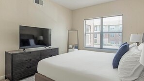 1 makuuhuone, työpöytä, silitysrauta/-lauta, Wi-Fi