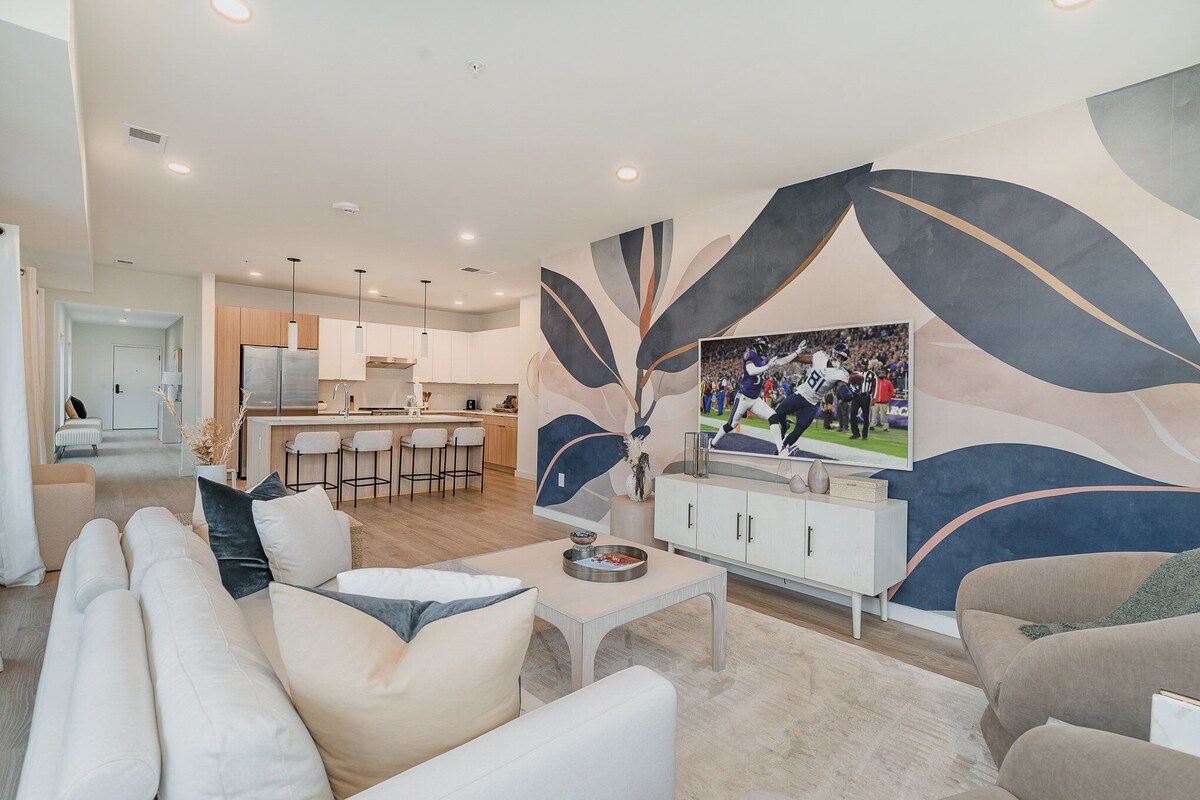 Casa (2 Bedrooms) | Área de sala de estar | Televisión de 65 pulgadas con canales digitales y tenis de mesa