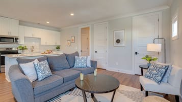 House (2 Bedrooms) | Front of property