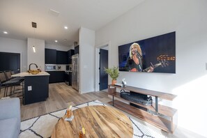Interior - Vandy Vinyl - Odyssey -pool & Gym-mins to Broadway (Nashville)