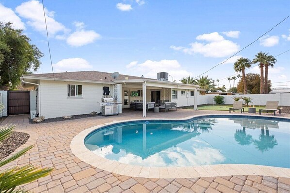 House (4 Bedrooms) | Front of property