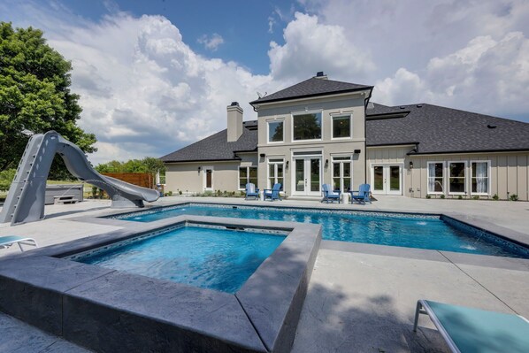 Nhà (6 Bedrooms) | Mặt tiền nơi lưu trú