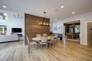 House (6 Bedrooms) | Interior