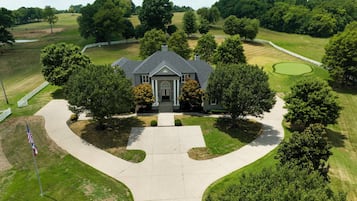 House (6 Bedrooms) | Interior