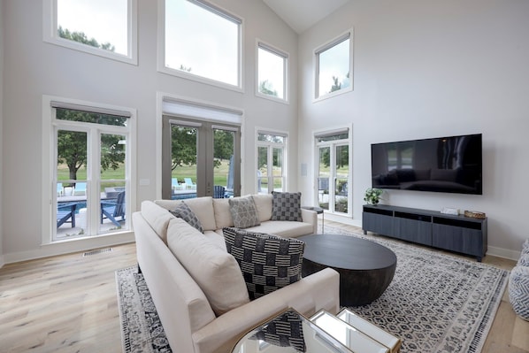 House (6 Bedrooms) | Interior